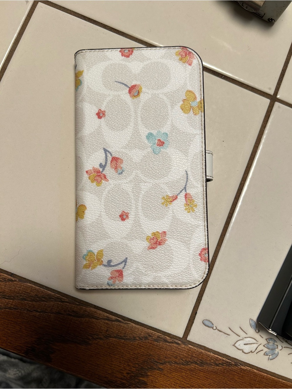 Coach White Floral Signature Wallet Phone Case iPhone 14